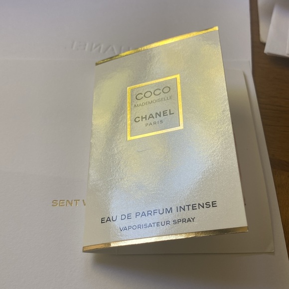 Chanel SENT WITH LOVE Gift Set lots in the bag! - Picture 16 of 16